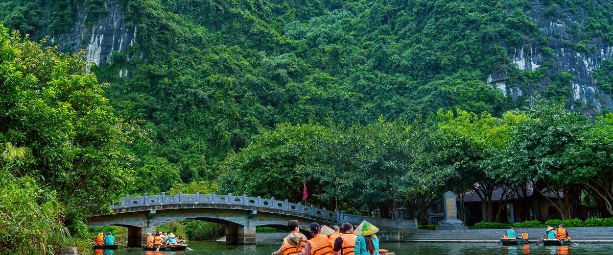 HOA LU – TRANG AN - 1 DAY TRIP BY LIMOUSINE (Cycling)