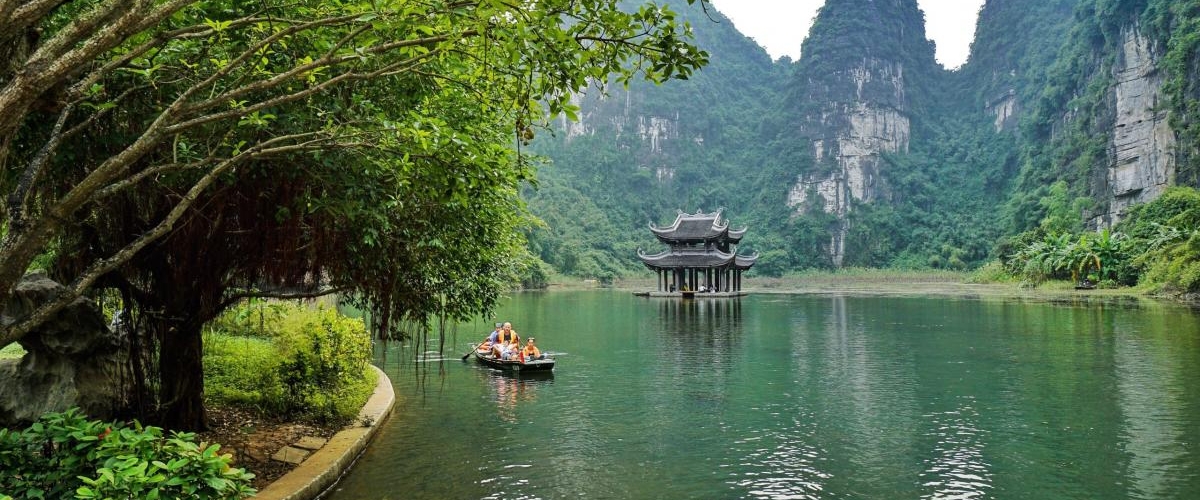 HOA LU – TRANG AN - MUA CAVE - 1 DAY TRIP BY LIMOUSINE (Cycling)