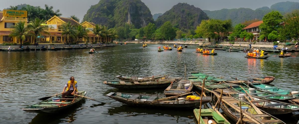 HOA LU – TRANG AN - MUA CAVE - 1 DAY TRIP BY LIMOUSINE (Cycling)
