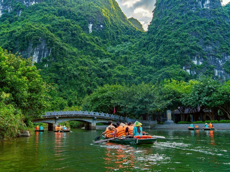 HOA LU - TAM COC  - 1 DAY TRIP BY LIMOUSINE (Cycling)