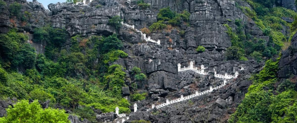 BAI DINH - TRANG AN - MUA CAVE -1 DAY TRIP BY LIMOUSINE